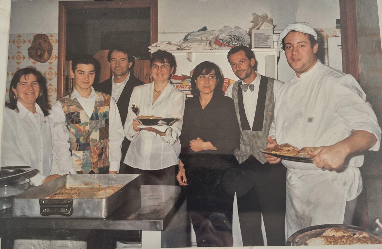 Lo staff del ristorante negli anni '90